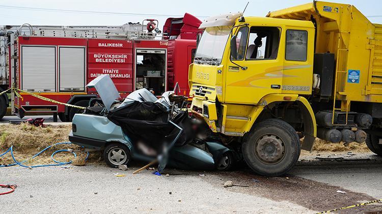 Balıkesir'de korkunç kazada 3 kişi hayatını kaybetti