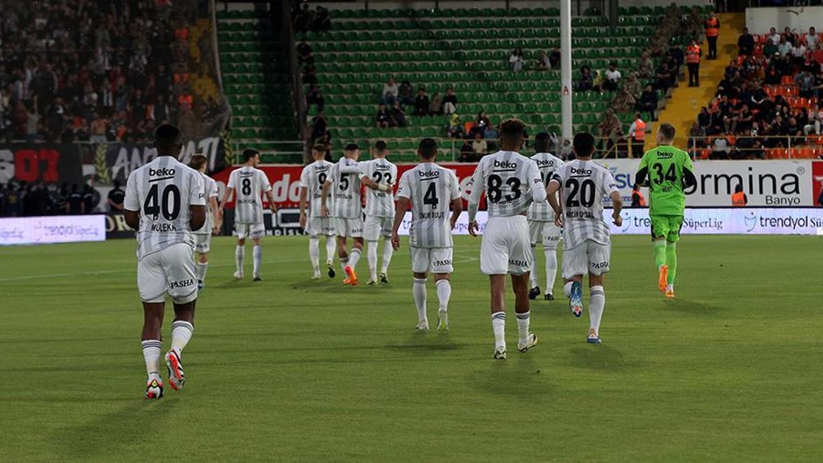 Beşiktaş'ta sakatlık şoku! Golünü attı, oyuna devam edemedi...