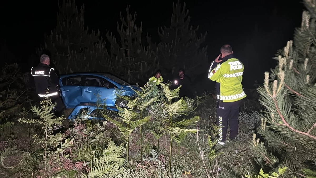 Bolu'da Uçuruma Yuvarlanan Otomobilde Yaralı