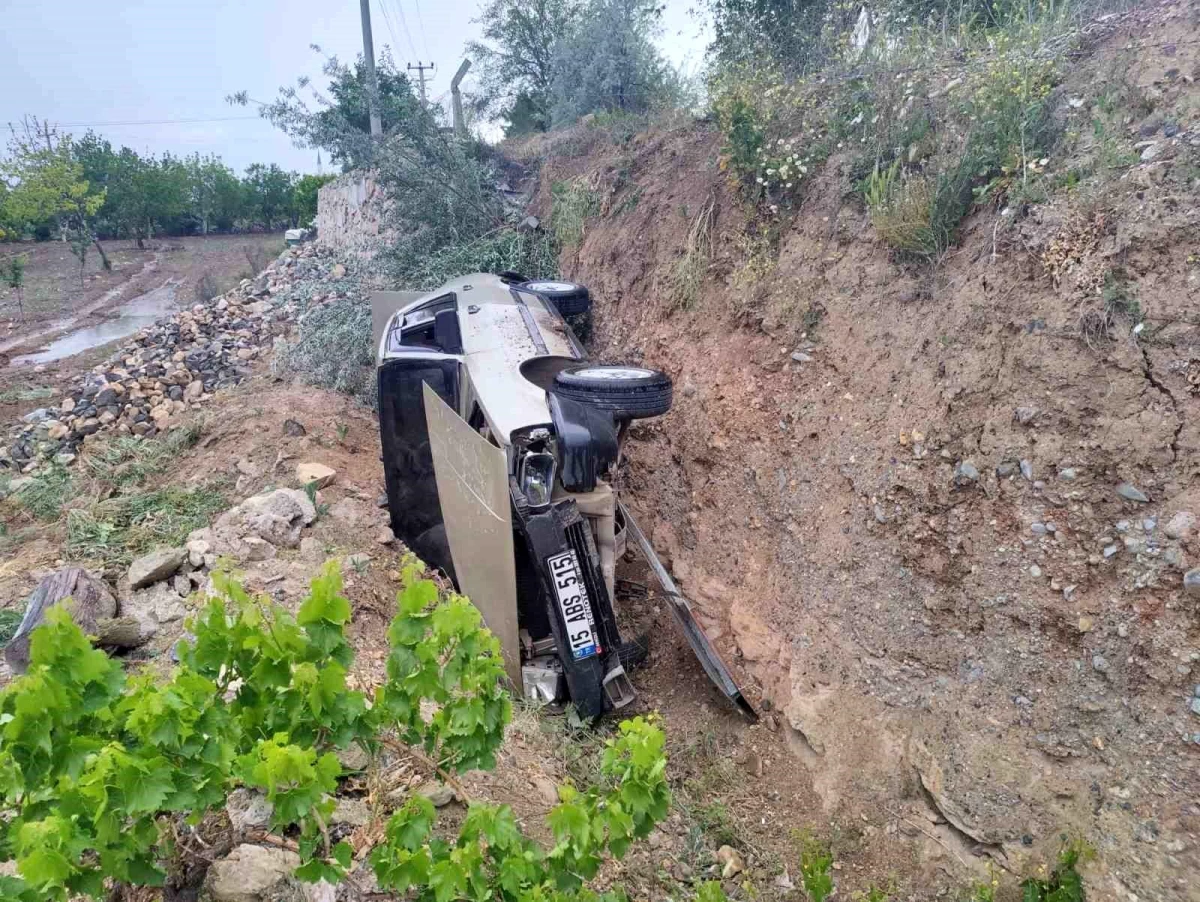 Burdur'da Otomobil Şarampole Devrildi, Sürücü Yaralandı