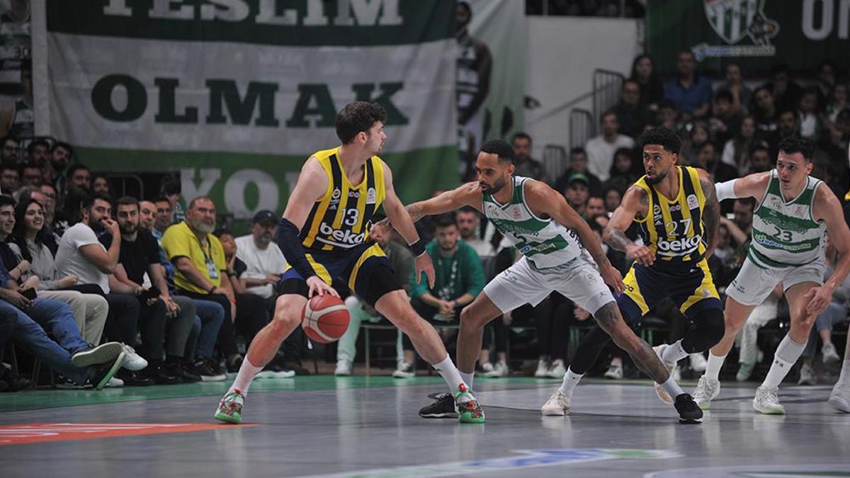 Bursaspor İnfo Yatırım - Fenerbahçe Beko maç sonucu: 112-116 | İki uzatmalı maç Fenerbahçe'nin!