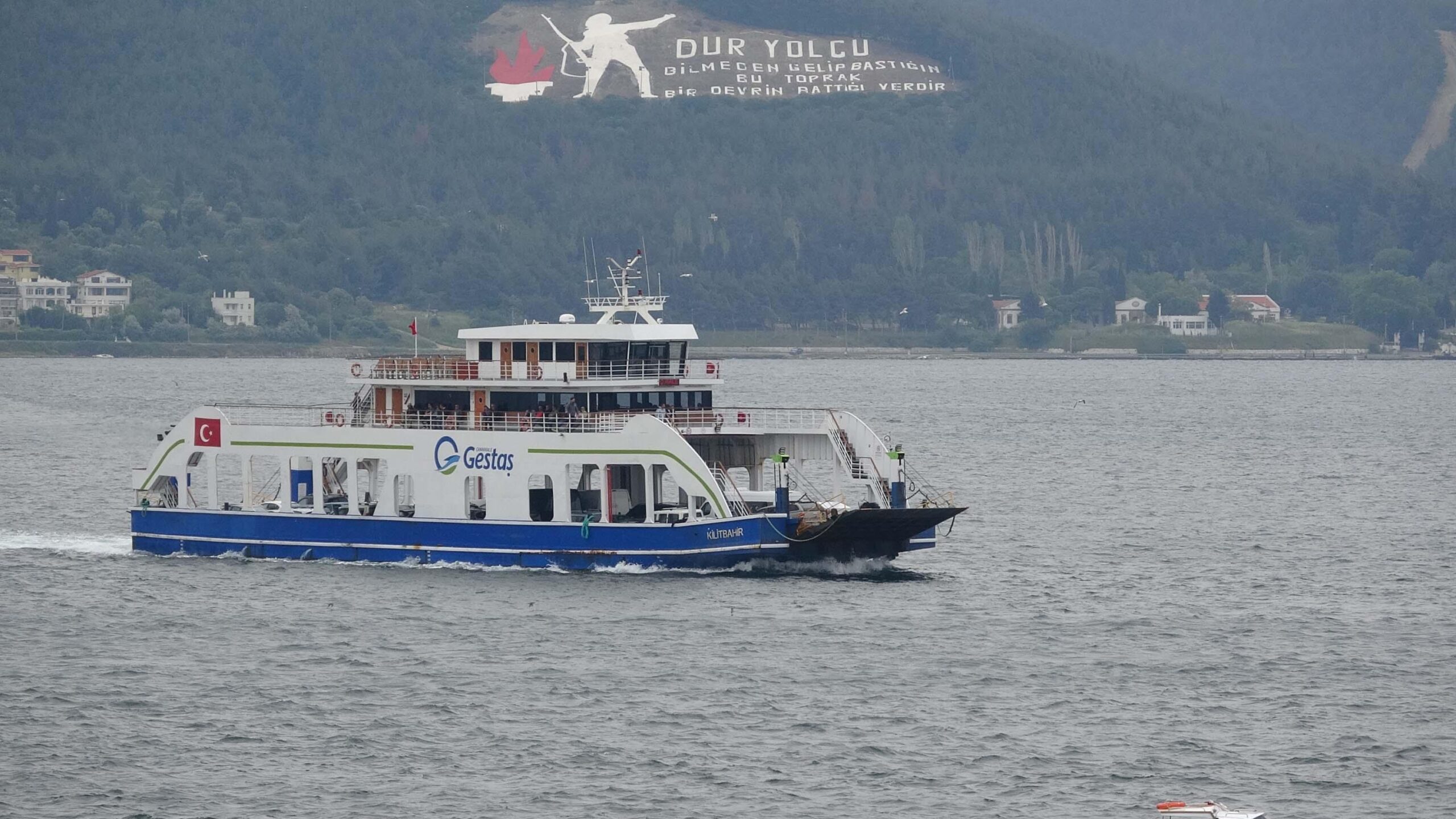 Çanakkale'de Gökçeada feribot seferlerine 'fırtına' engeli