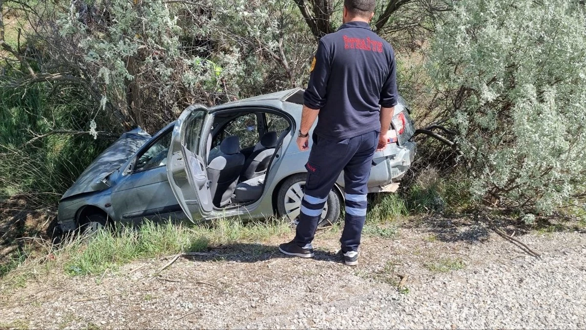 Çorum'un Alaca ilçesinde otomobil şarampole devrildi: 1 ölü, 1 yaralı