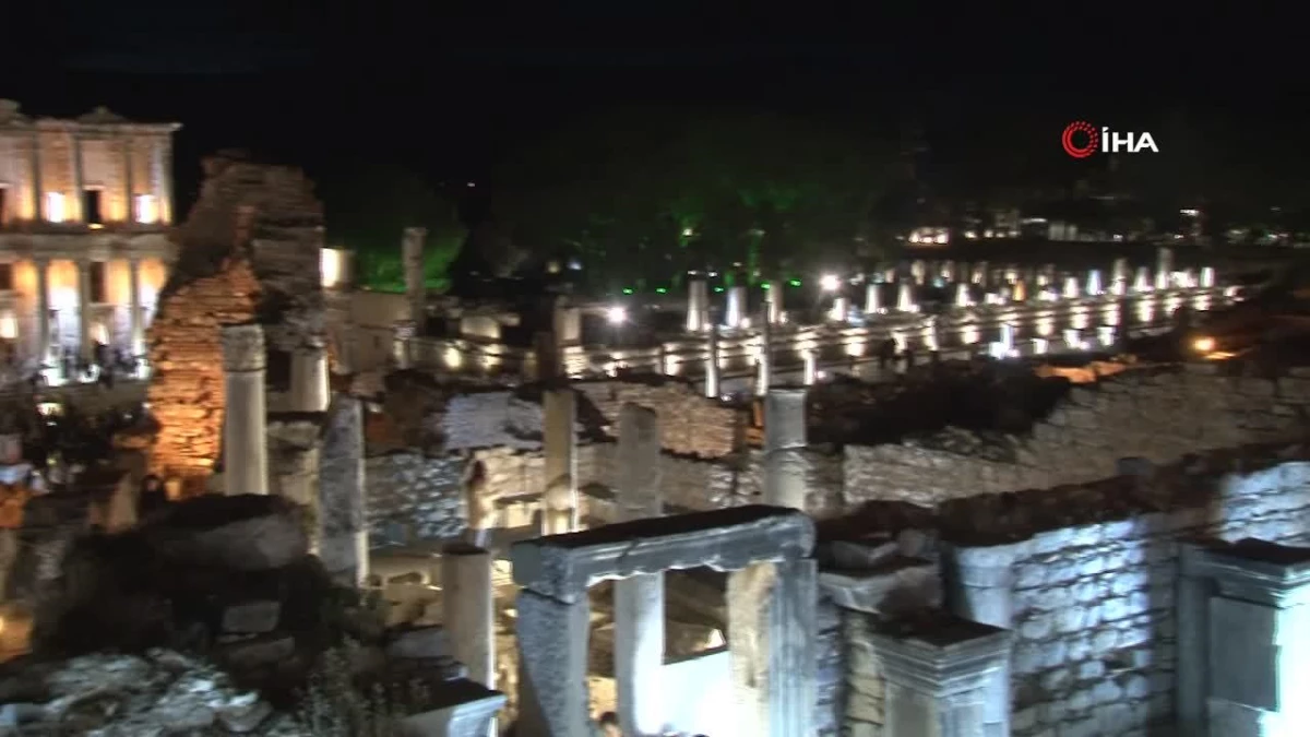 Efes Antik Kenti'nde 'gece müzeciliği' lansmanına yoğun katılım