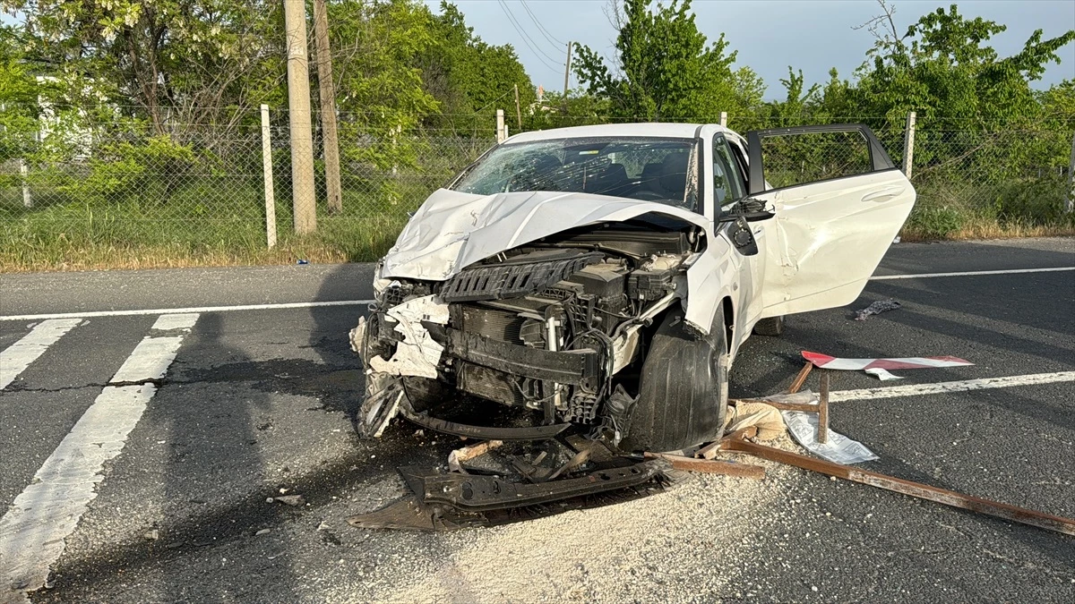 Elazığ'da Otomobil Çarpışması: 2'si Ağır 7 Kişi Yaralandı