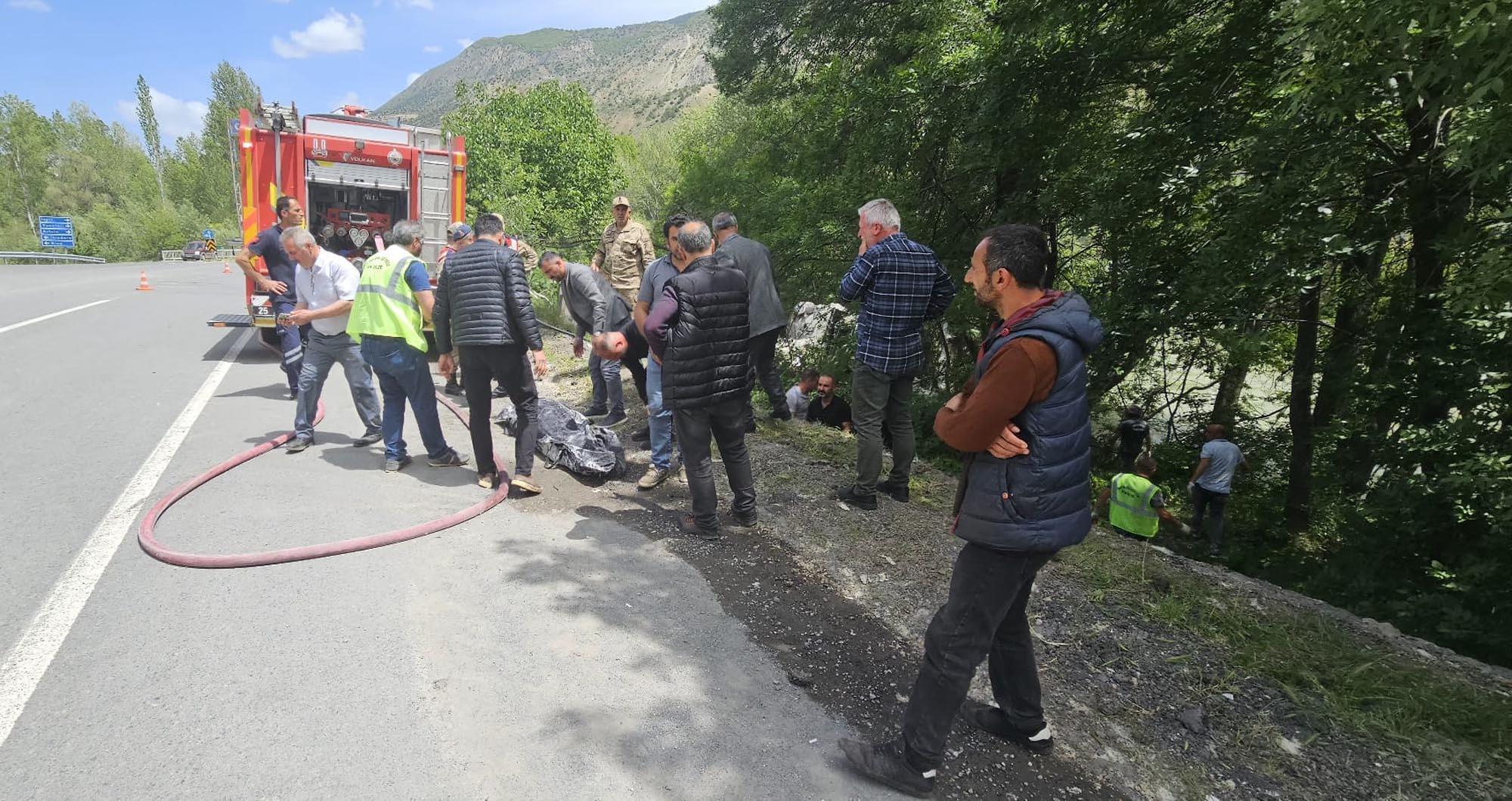 Erzurum'da kamyon Çoruh Nehri'ne uçtu: 1 can kaybı, 2 yaralı