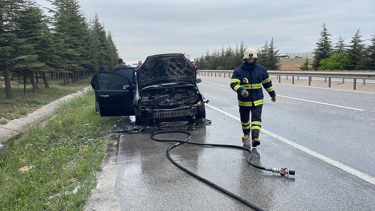 Eskişehir'de Otomobil Yangını Söndürüldü