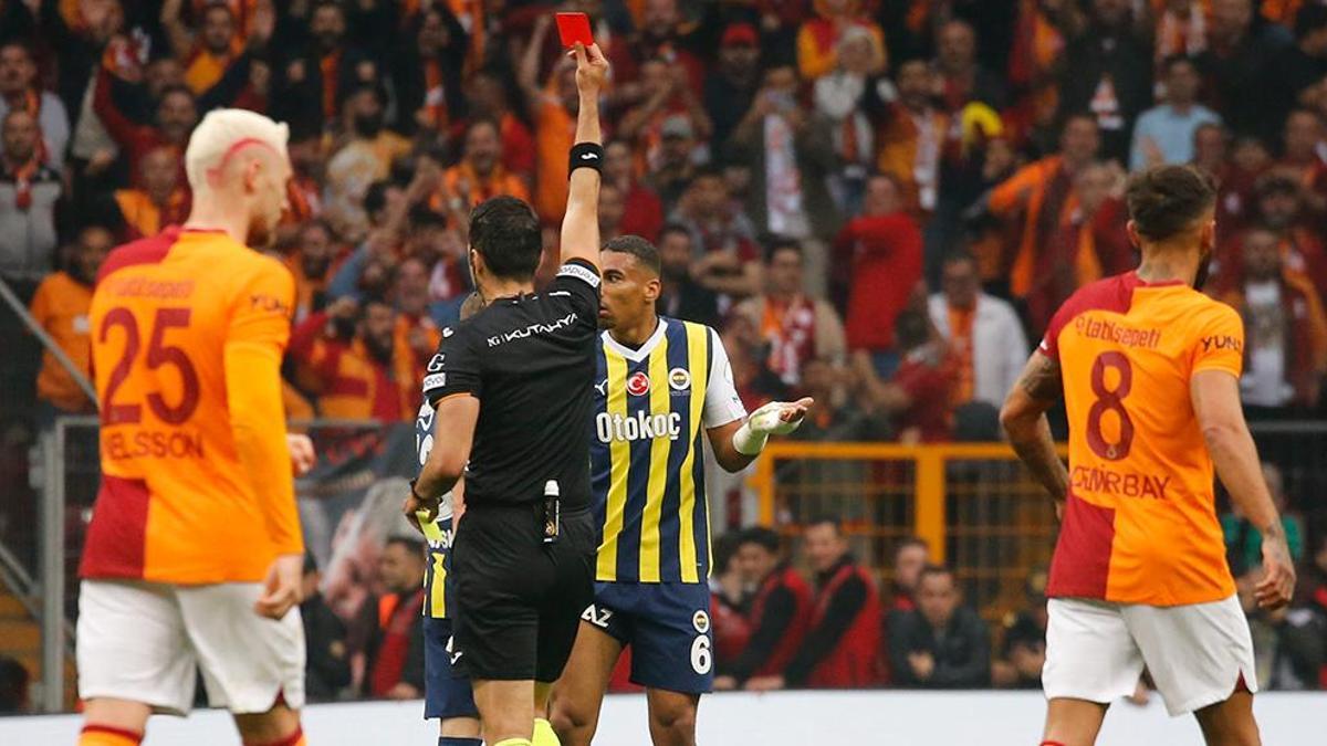 Fenerbahçe, Galatasaray karşısında 10 kişi! Djiku'ya kırmızı kart...