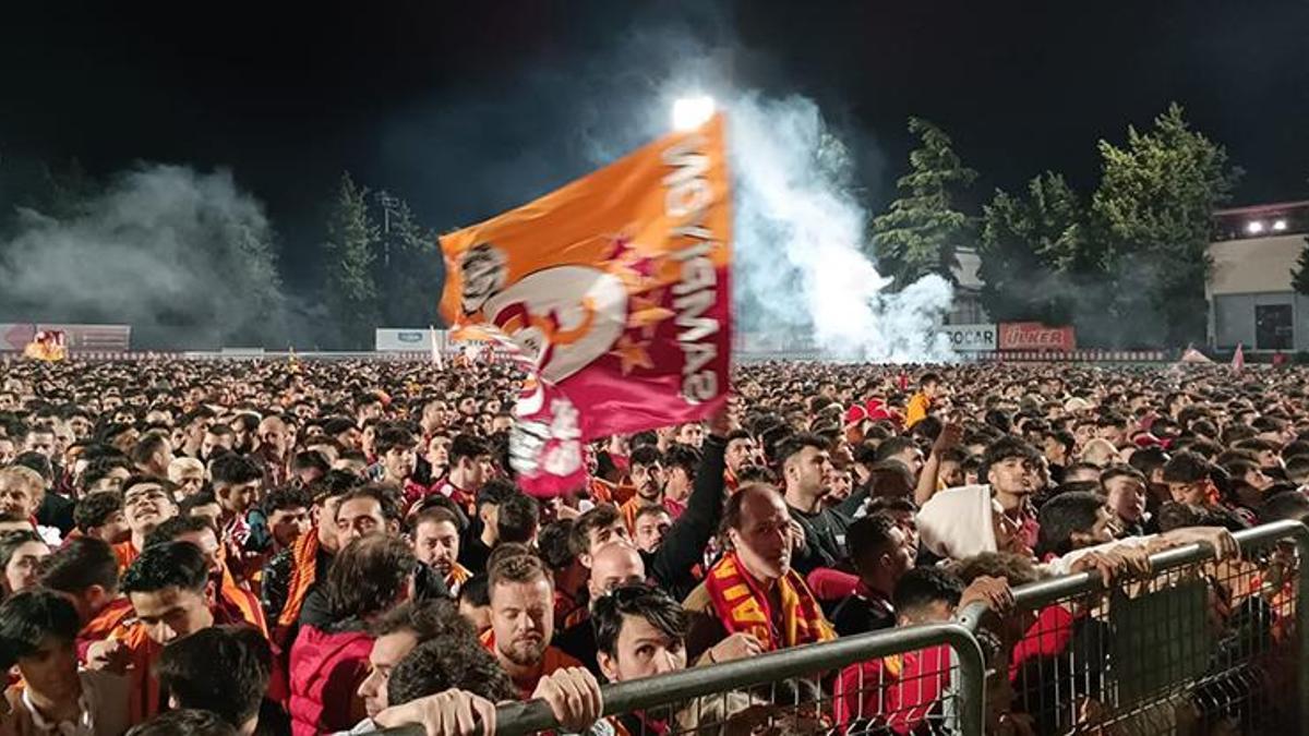 Galatasaray'a Florya'da coşkulu karşılama