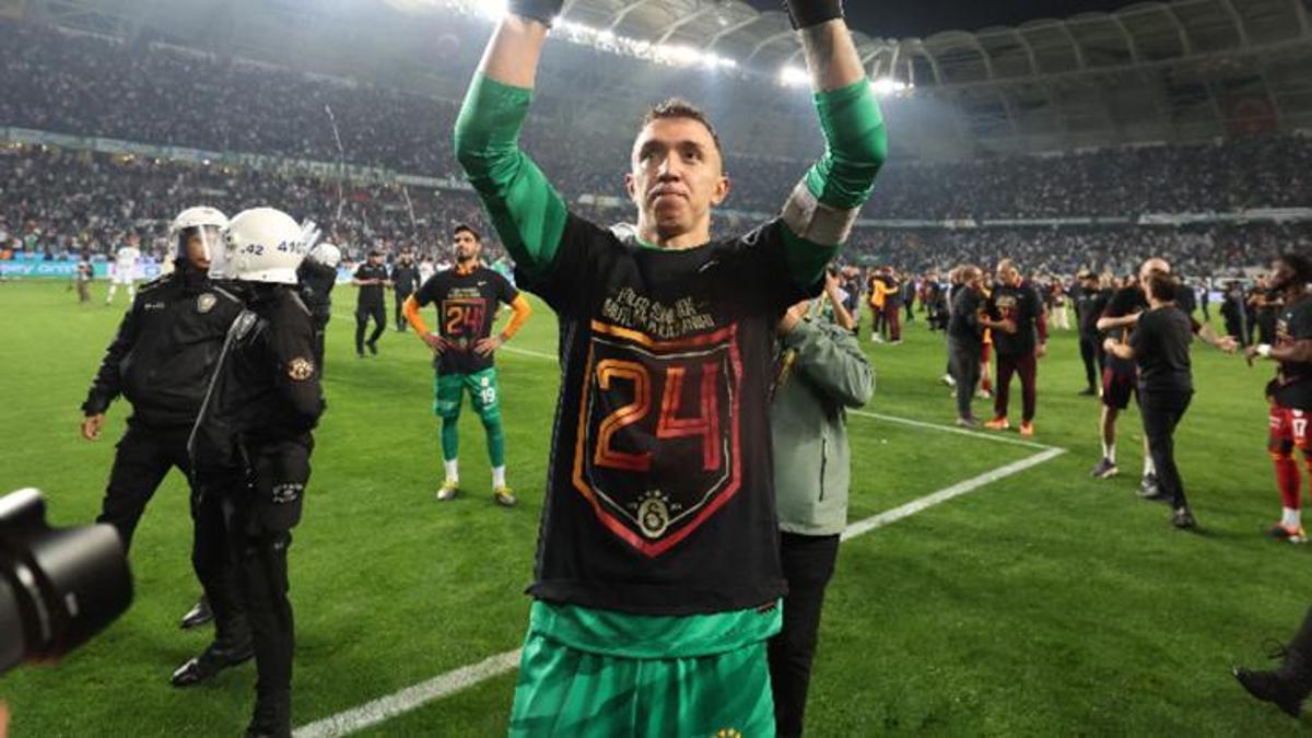 Galatasaray'ın koleksiyoneri Fernando Muslera! Şampiyonluğun mimarlarından oldu