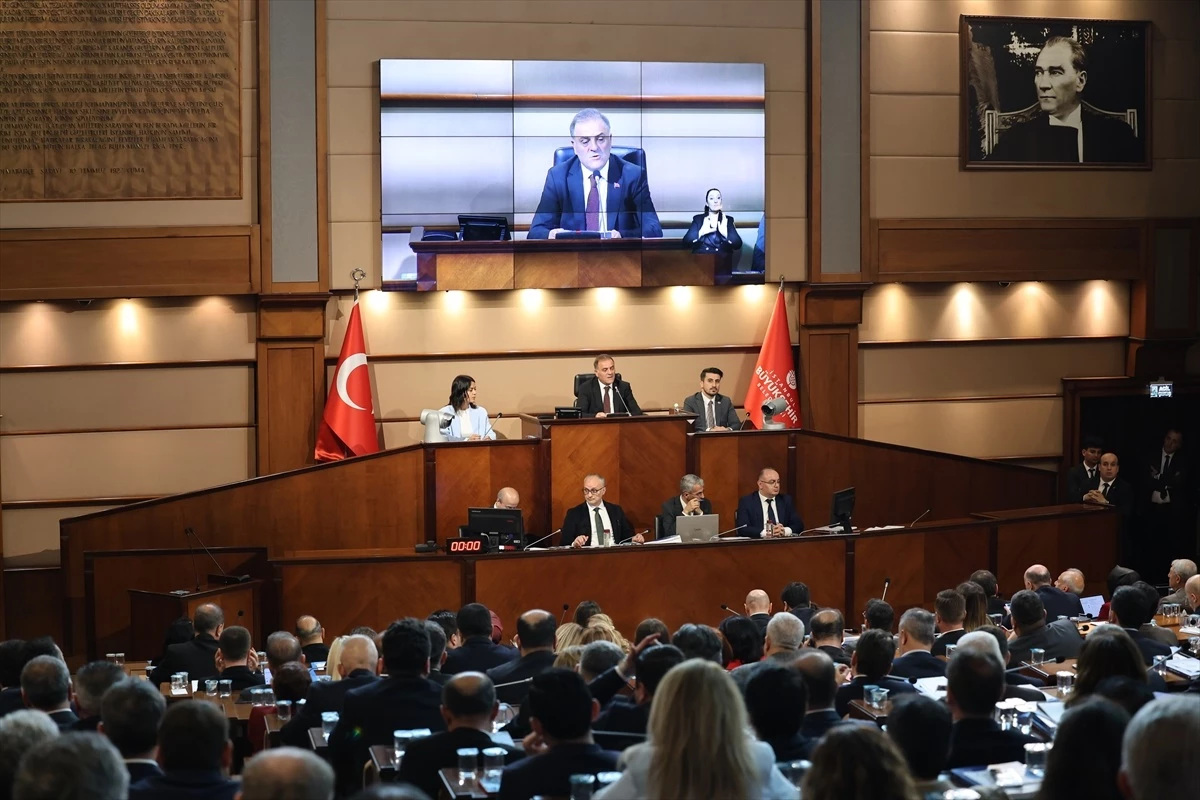 İBB Meclisi'nde CHP'li üyenin Deniz Gezmiş'i anmasına AK Parti ve MHP'den tepki