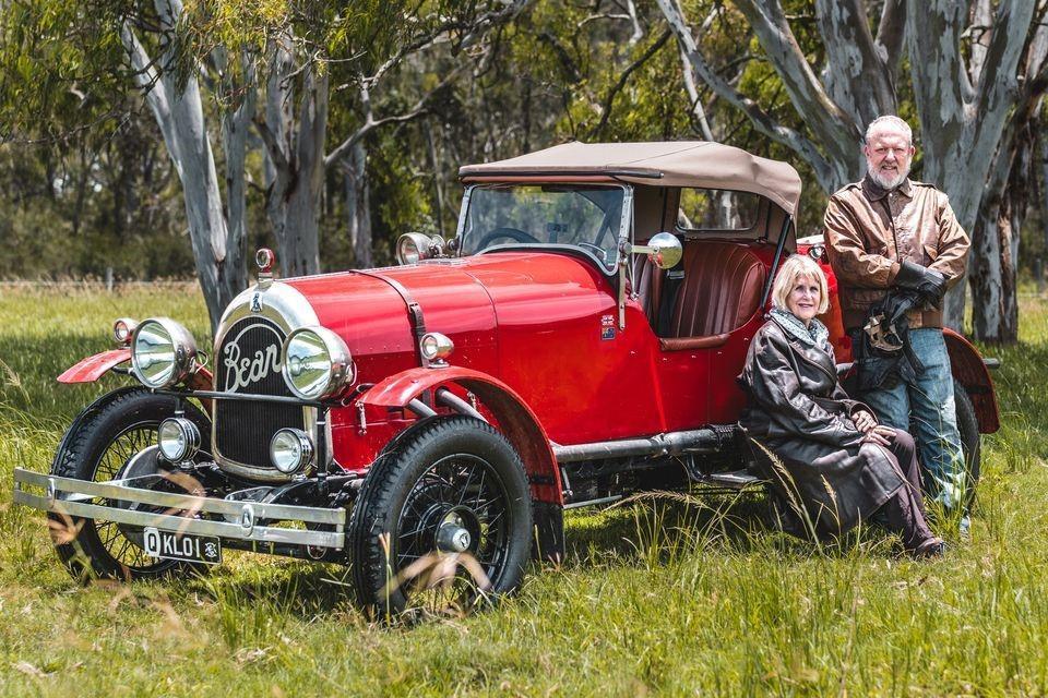 İngiliz çift 1924 model otomobille dünya turunda