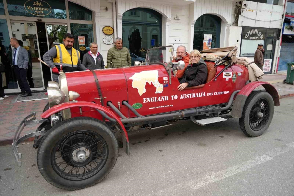 İngiliz çift, 1924 model otomobilleriyle dünya turuna çıktı