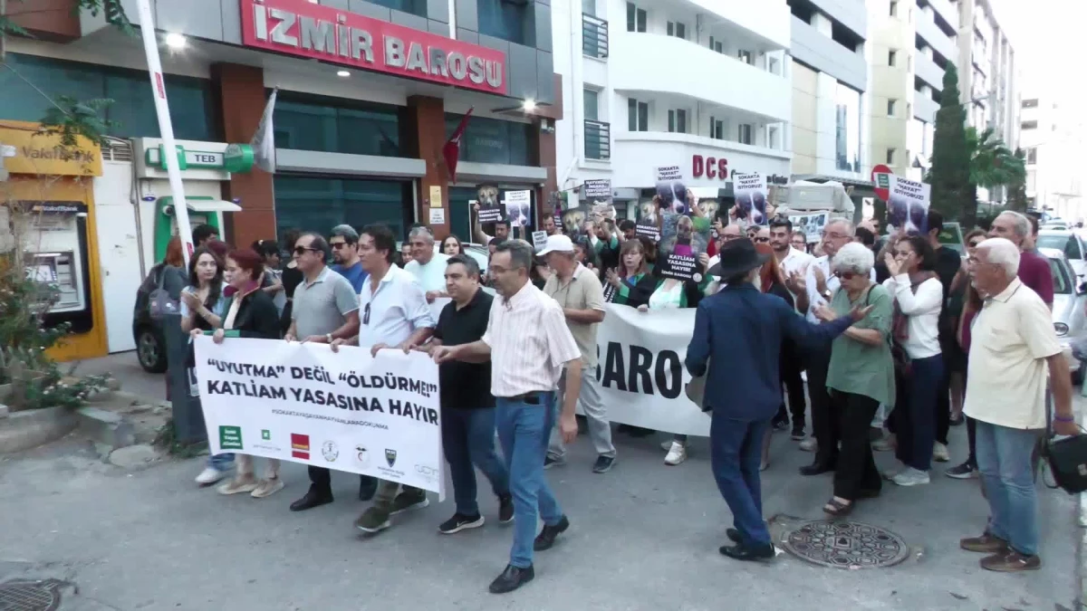 İzmir'de Sokak Hayvanlarının Uyutulmasına Karşı Protesto