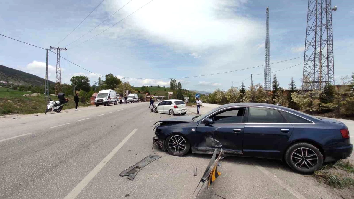 Karabük'te Otomobil Çarpışması: 3 Yaralı