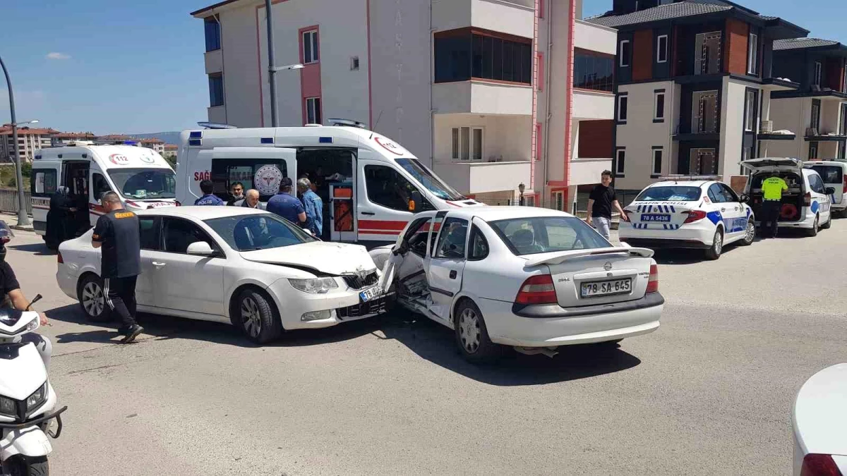 Karabük'te Otomobil Kazası: 4 Kişi Yaralandı