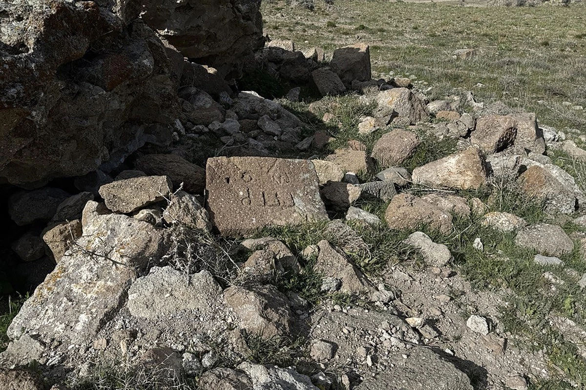 Karaman'da Binbir Kilise Bölgesinde 'Allah' Yazılı Taşlar Bulundu