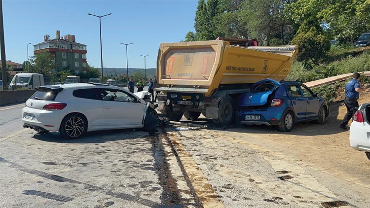 Kartal’da zincirleme kaza: 3 yaralı