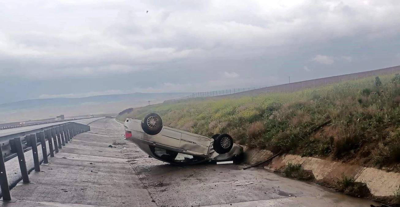 Konya'da kaygan yolda takla atan otomobilde 1 yaralı