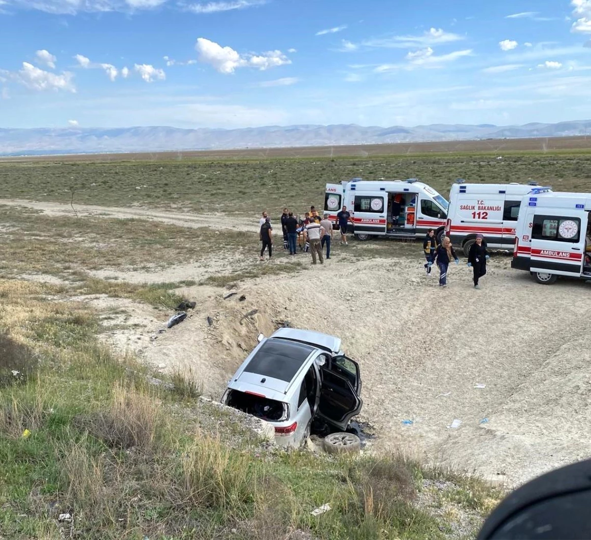 Konya'nın Ereğli ilçesinde otomobil şarampole uçtu: 3 yaralı