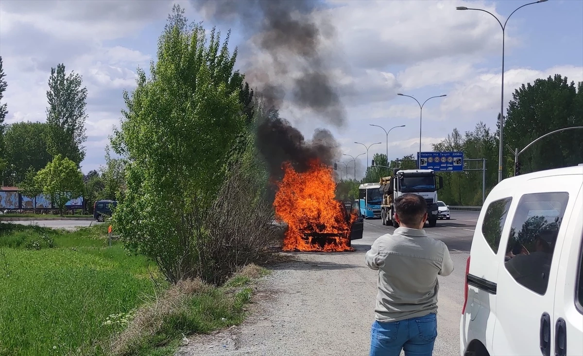 Kütahya'da Otomobil Yangını