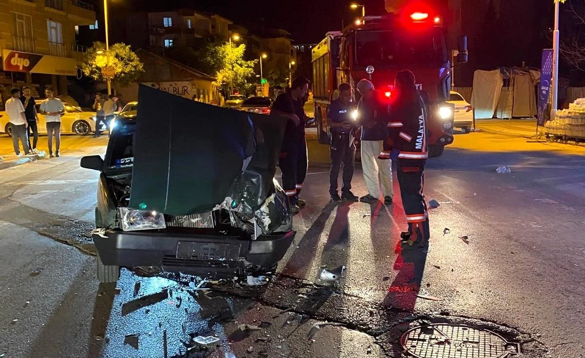 Malatya'da otomobilin bir motosikletliye çarptığı trafik kazasında 1 kişi yaralandı