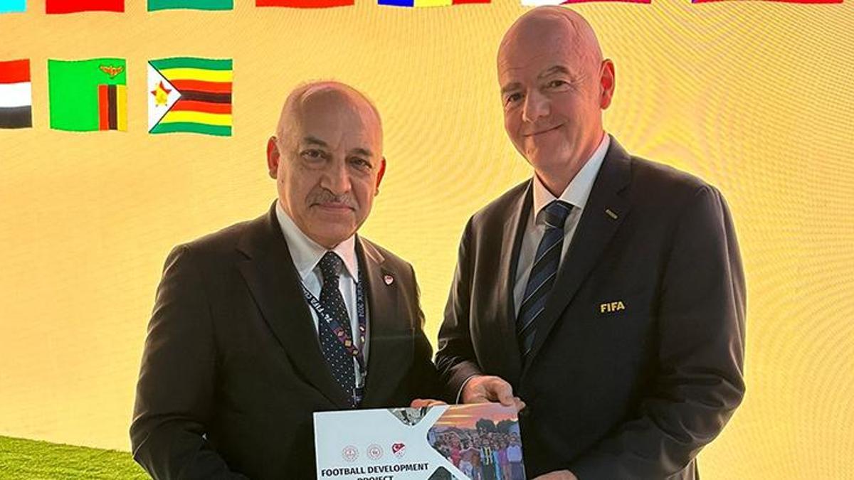 Mehmet Büyükekşi, FIFA Başkanı Gianni Infantino ile bir araya geldi