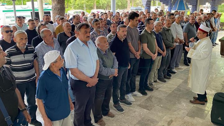 Öğrencileriyle voleybol oynarken hayatını kaybetmişti! Öğretmene veda