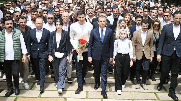 Özel’den Ata’ya iktidar sözü... Gençlerle Anıtkabir’e