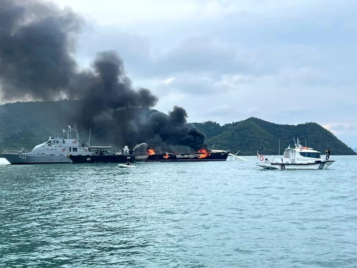 Phuket'te Lüks Yatta Yangın Çıktı