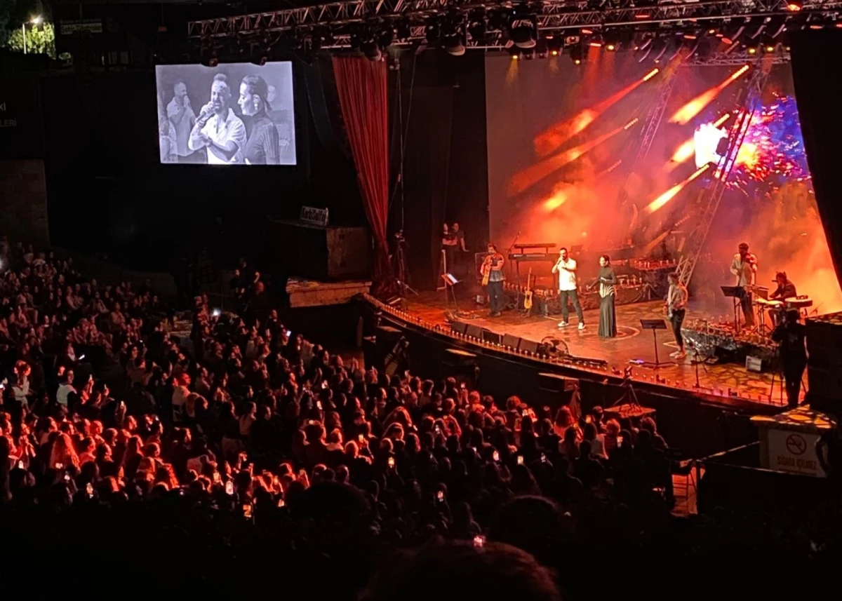 Pop Müziğin Sevilen İsmi Sıla, Harbiye Açıkhava Tiyatrosu Konserlerine Muhteşem Başlangıç Yaptı