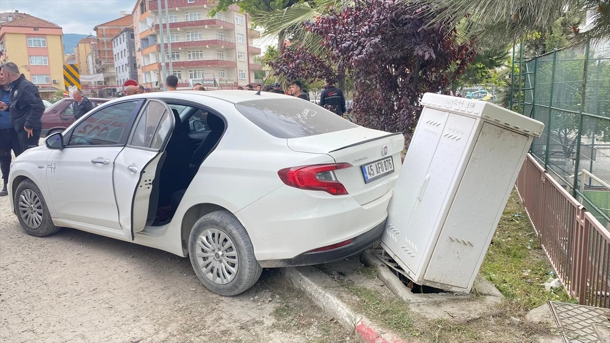 Sinop'ta Otomobil Kazası: Bir Kişi Yaralandı