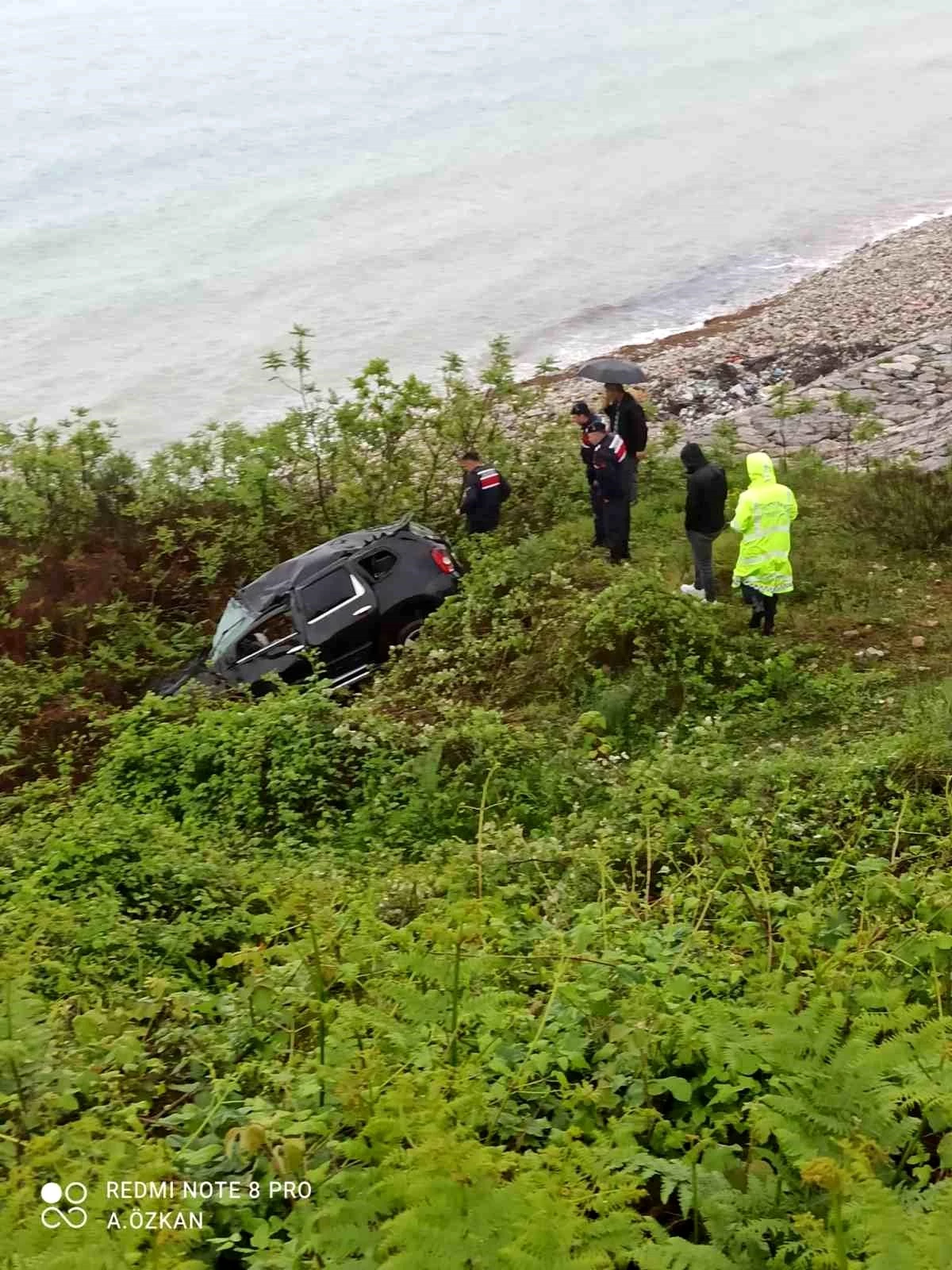 Sinop'ta otomobil şarampole yuvarlandı, sürücü yaralandı