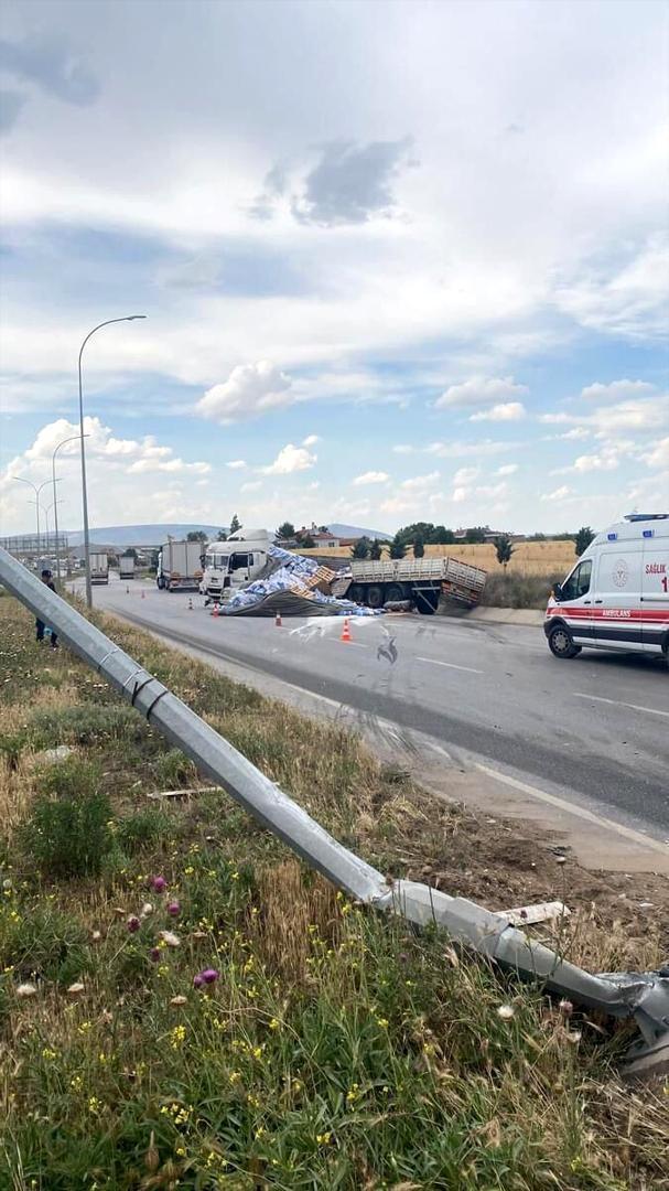 TIR ile kamyonet çarpıştı: 2 kişi feci şekilde can verdi