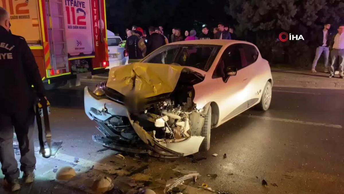 Trafik ışıklarında 2 otomobil çarpıştı: 1 yaralı