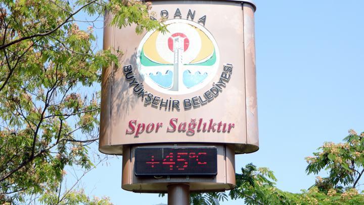 Adana’da sıcak hava etkisini artırdı: Ttermometreler 45 dereceyi gösterdi