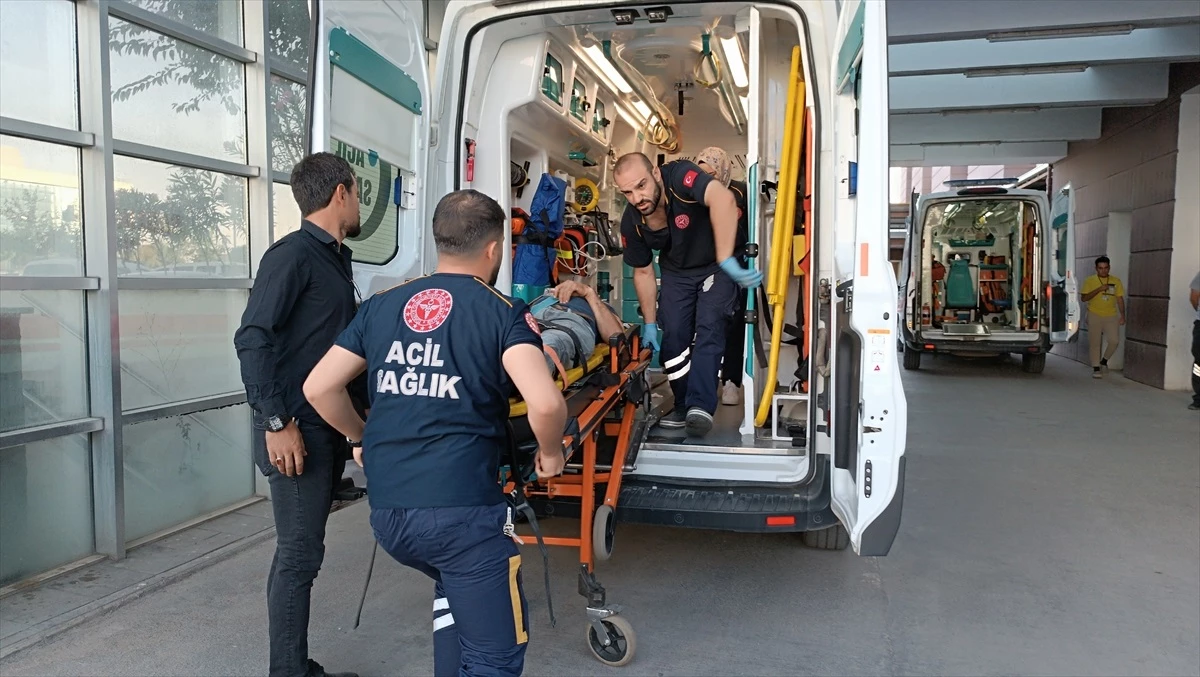 Adıyaman'da tarlaya devrilen otomobildeki 5 kişi yaralandı