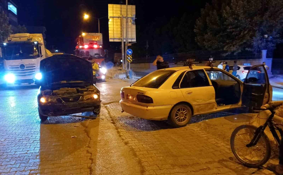 Adıyaman'ın Gölbaşı ilçesinde otomobil çarpışması: 1 yaralı