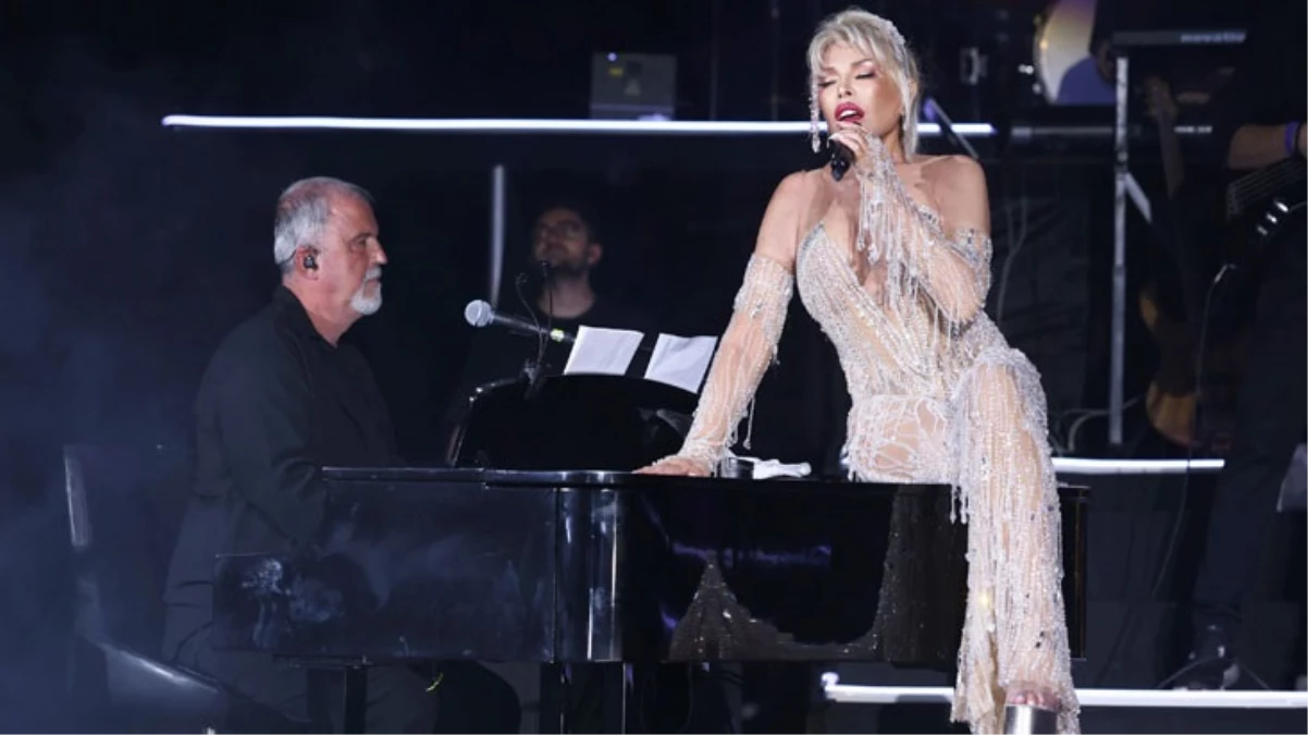 Ajda Pekkan kariyerindeki ilk stadyum konserini verdi! Sahnede ünlü geçidi yaşandı