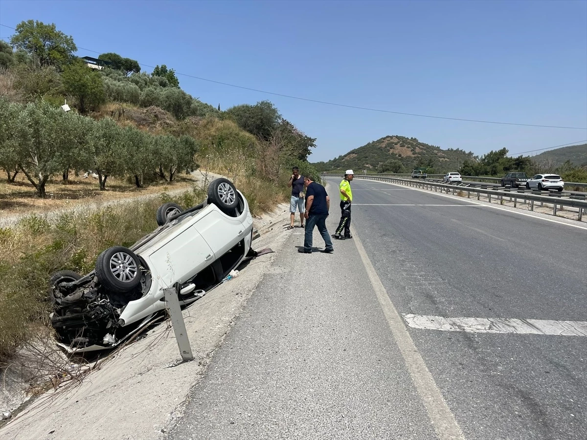 Aydın'ın Söke ilçesinde otomobil devrildi, 3 kişi yaralandı