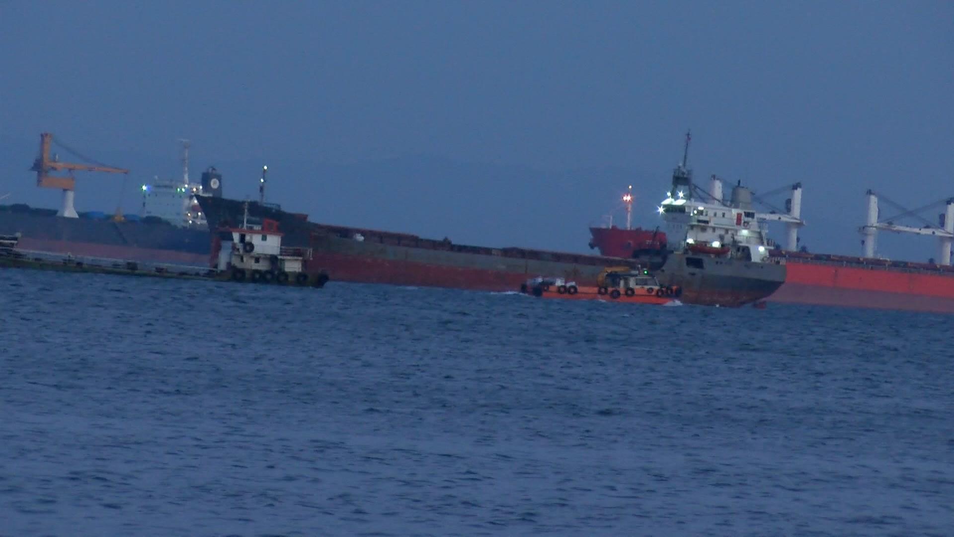 Bakırköy açıklarında kuru yük gemisi karaya oturdu