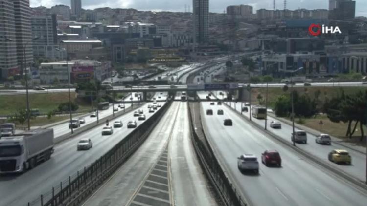 Bayram tatilinin ilk günü İstanbul'da yollar boş kaldı