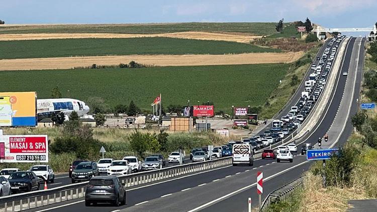 Bayram trafiği dron kamerasında: İstanbul-Tekirdağ yolunda büyük yoğunluk