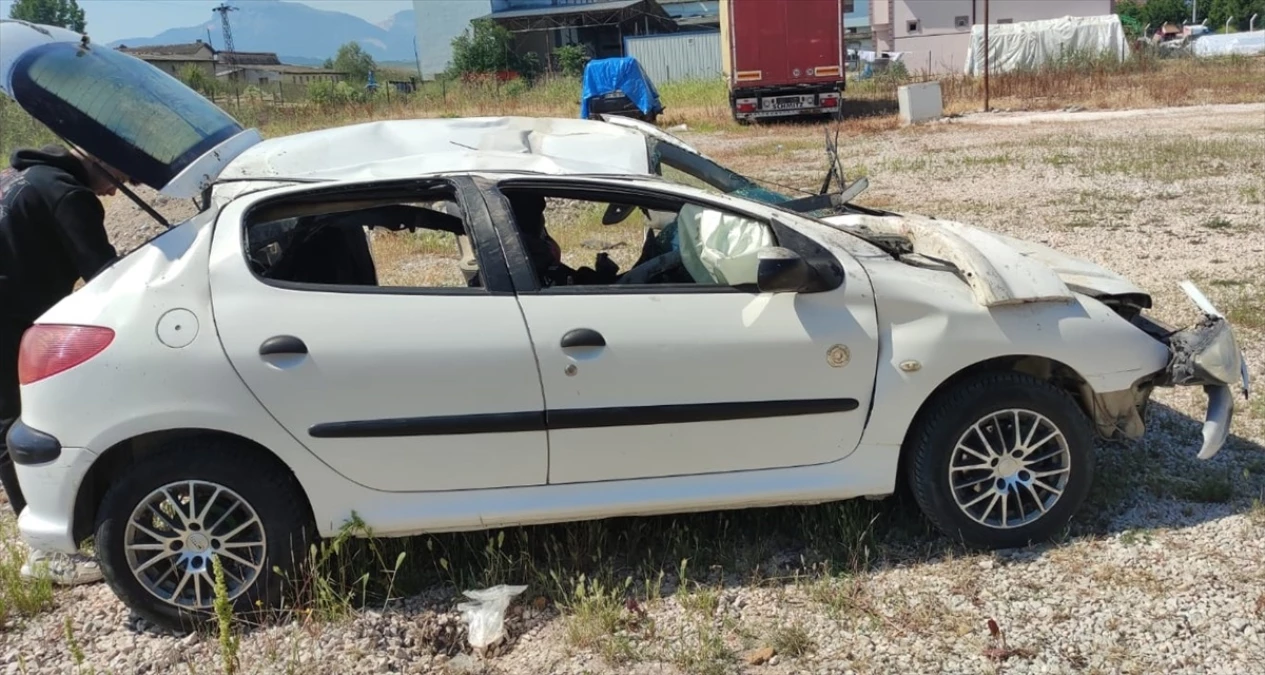 Bilecik'te Otomobil Devrildi: 3 Kişi Yaralandı