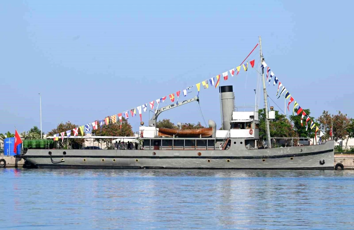 Çanakkale Savaşı'nın kahramanı TCG Nusret Gemisi Didim'e demirliyor