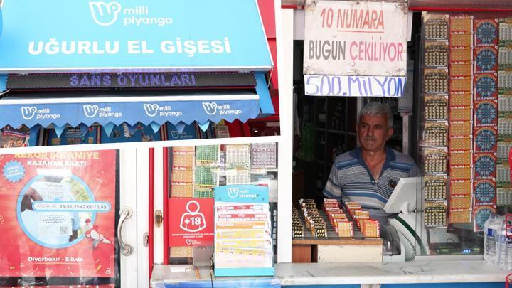 Çılgın Sayısal Loto’da 387 milyon TL’yi aşan rekor ikramiye için çekiliş bu akşam... 'Oynamaya gelenler 10-20 kupon oynamaya başladı'