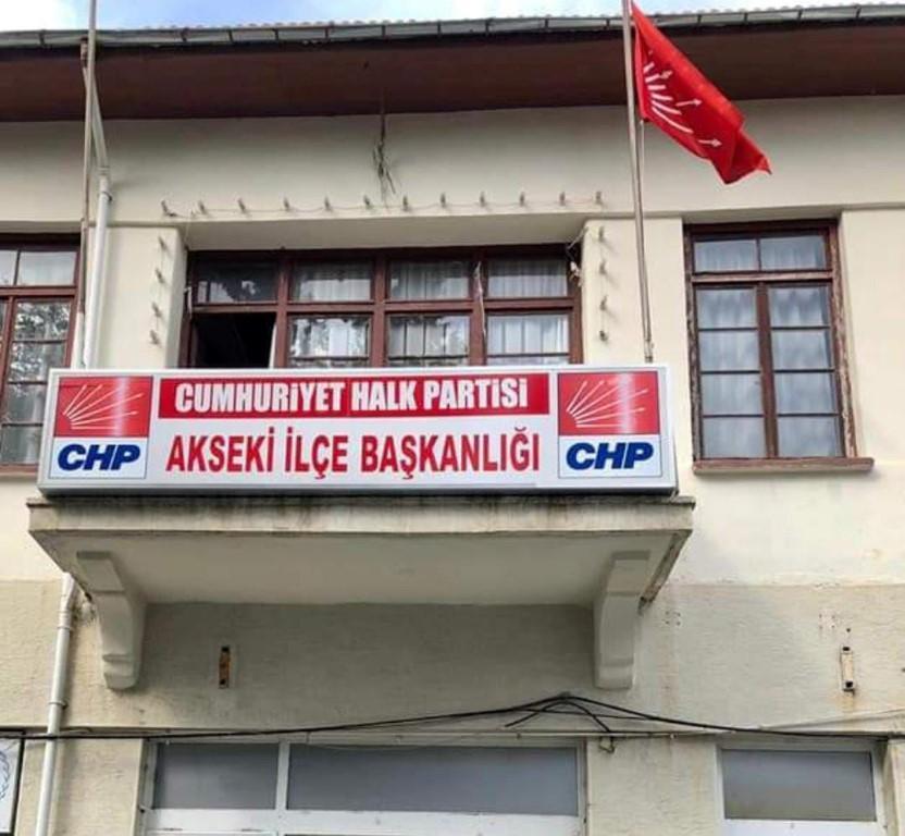 Cumhuriyet Halk Partisi Akseki yönetiminden 8 üye istifa etti