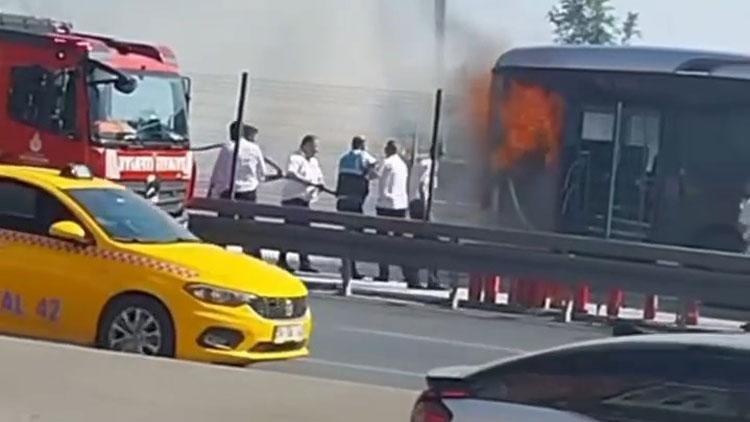 Esenyurt'ta korkutan metrobüs yangını