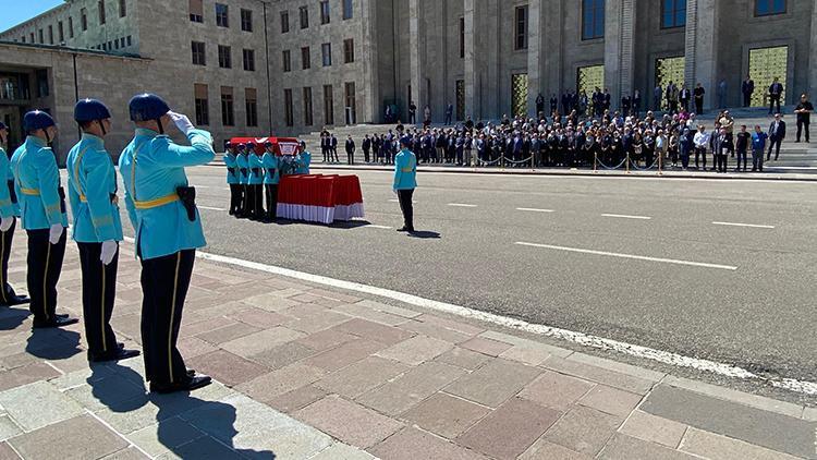 Eski Dışişleri Bakanı Yaşar Yakış için TBMM'de tören