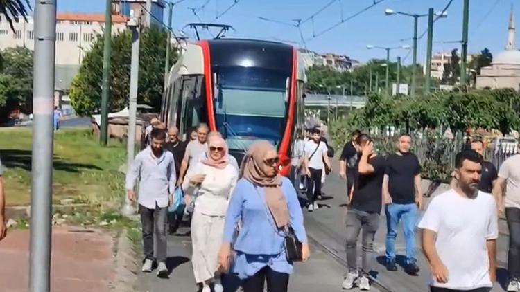 Fatih'te tramvay yolunda kaza: Seferler kısa süreliğine durdu